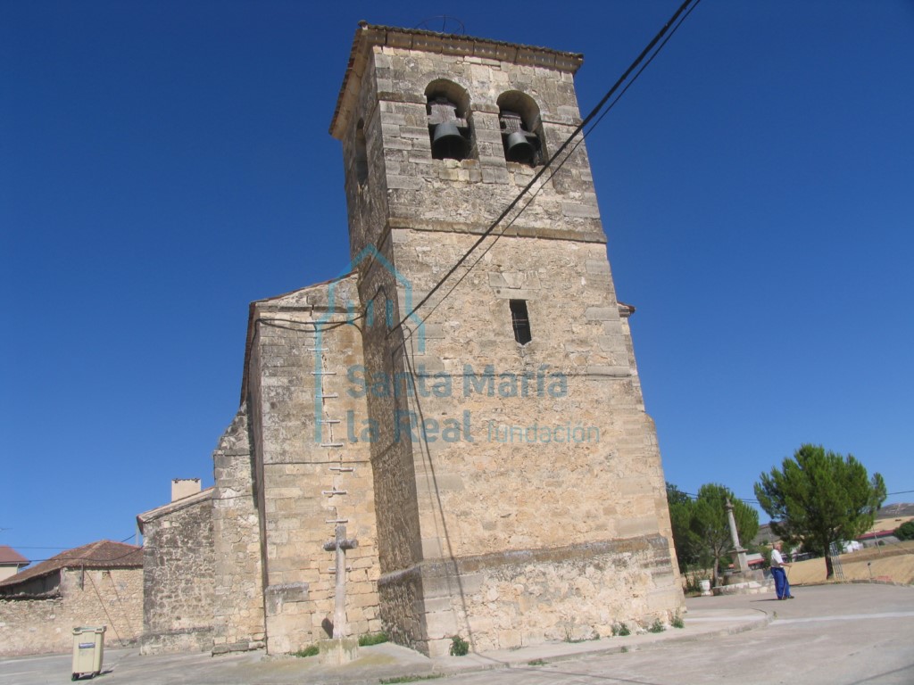 Vista de la iglesia desde el oeste