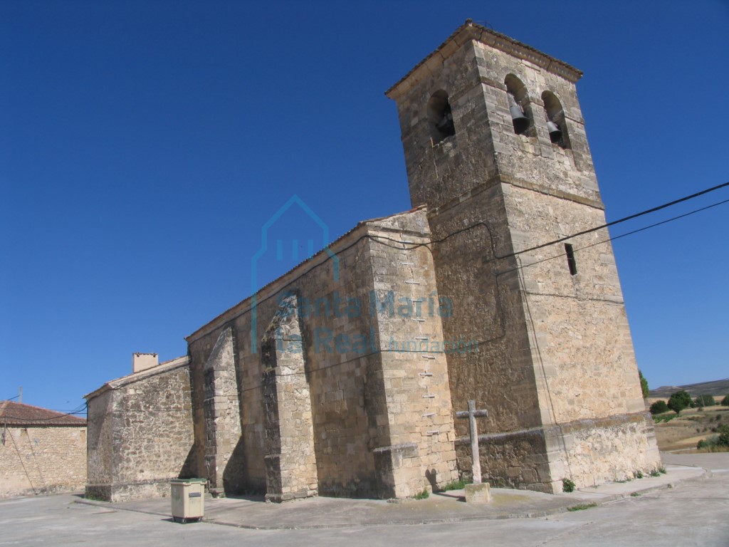 Vista de la iglesia desde el noroeste