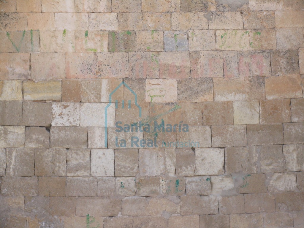 Detalle de los sillares del muro norte