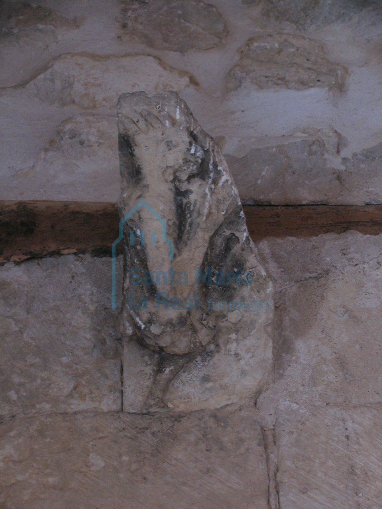 Canecillos en el interior de la torre