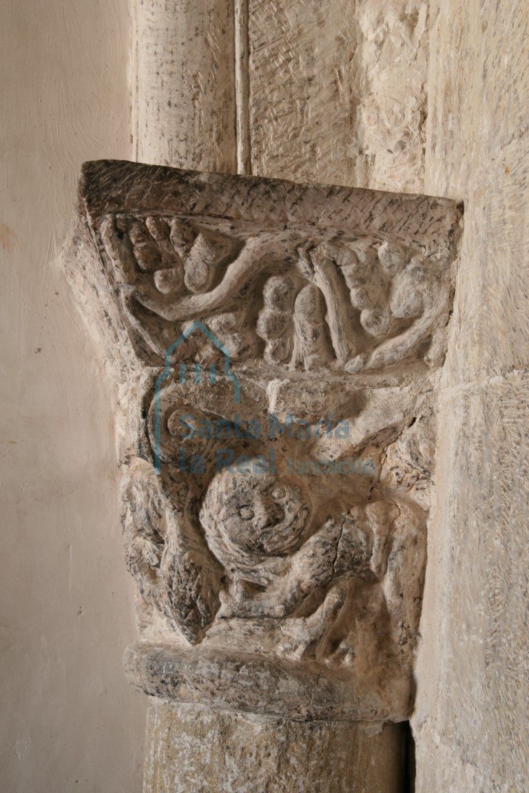 Capitel de la arquería de la nave central