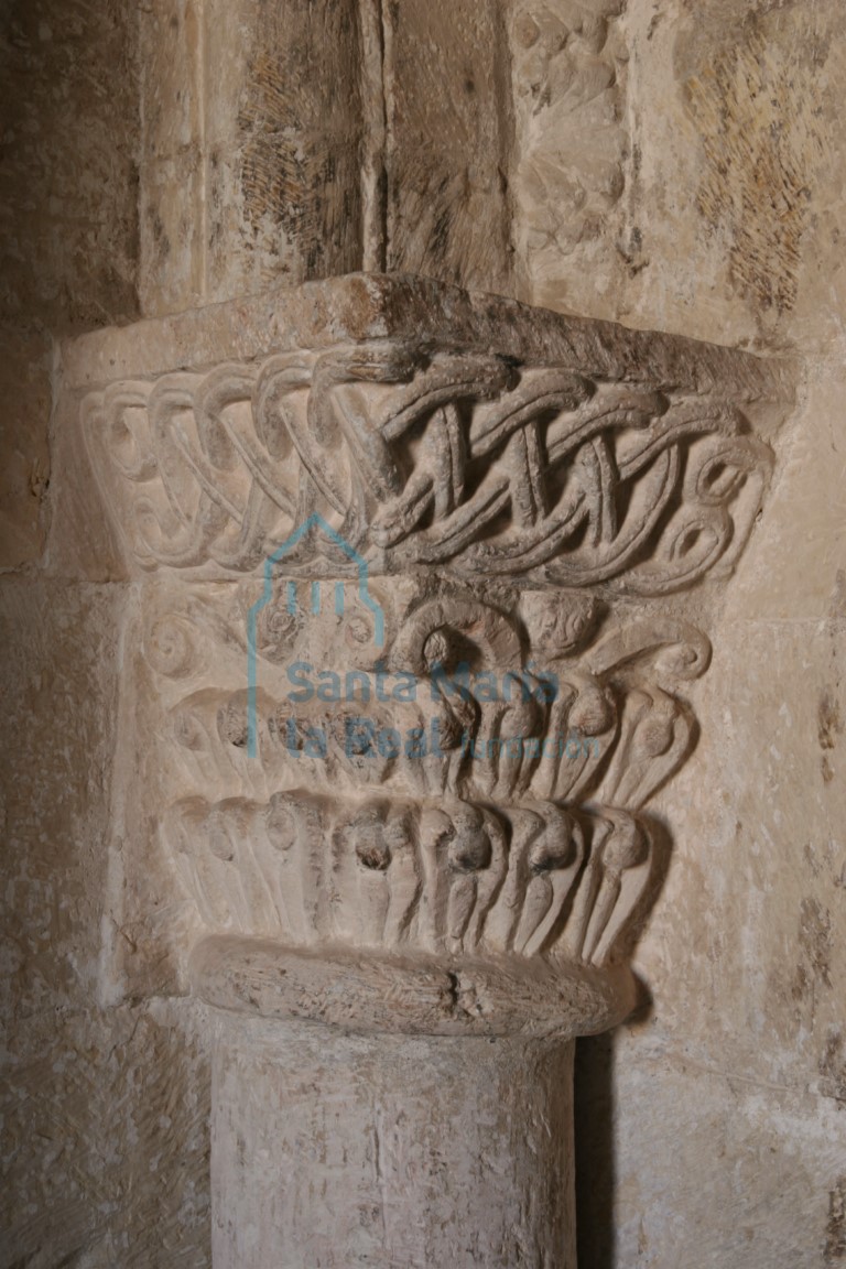 Capitel de la arquería de la nave central