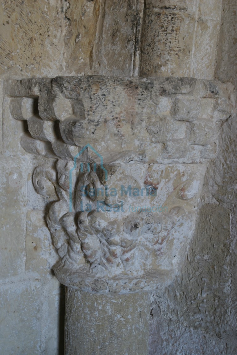 Capitel de la arquería de la nave central