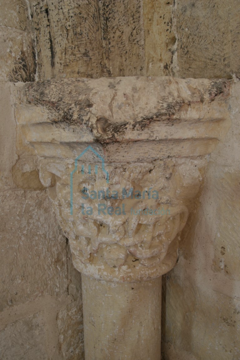 Capitel de la arquería de la nave central Capitel de la arquería de la nave central
