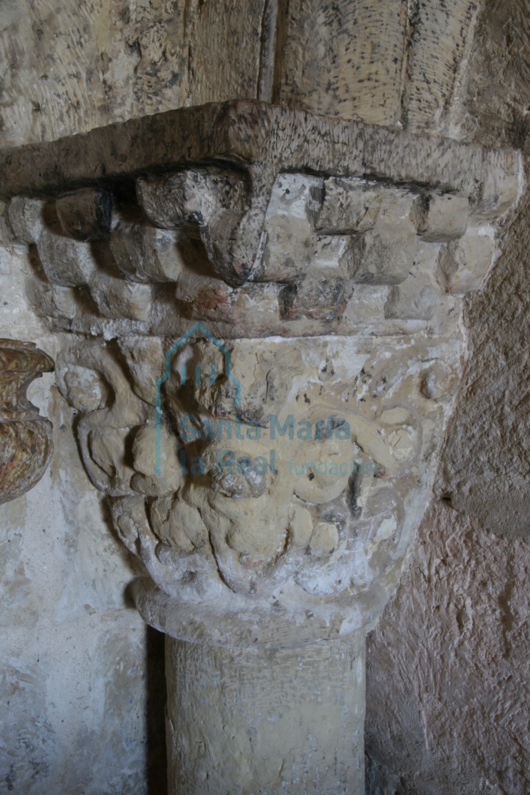 Capitel de la arquería de la nave central