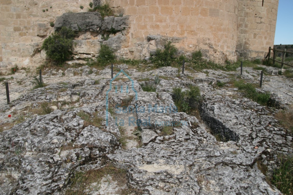 Vista de las tumbas excavadas en la roca