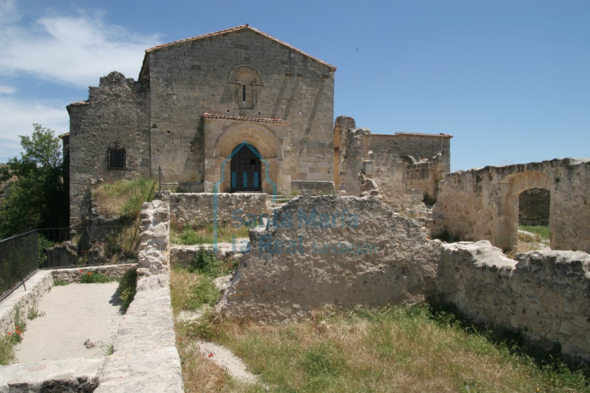 Vista occidental de la iglesia