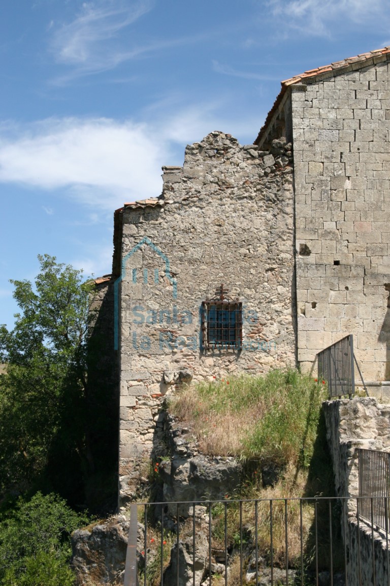 Vista de la fachada oeste del colateral norte