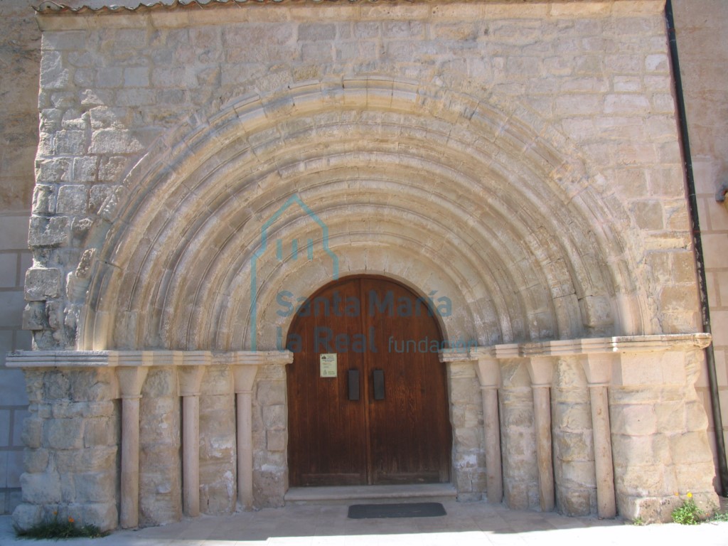 Vista de la portada meridional