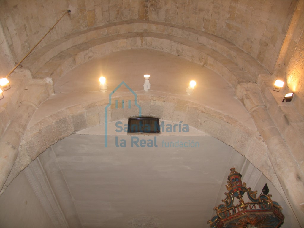 Interior. Arco triunfal