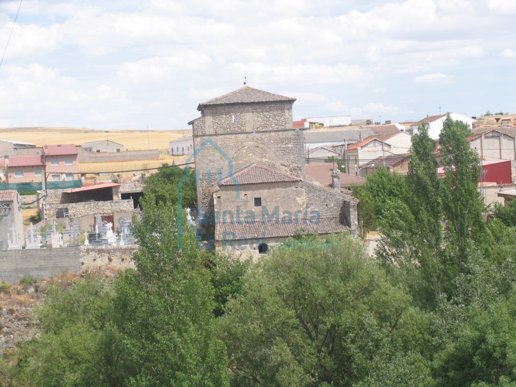 Vista de la iglesia desde el oeste