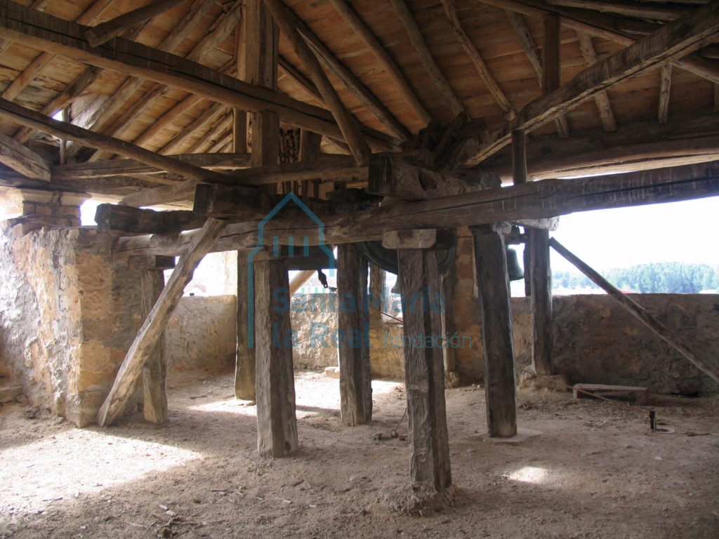 Interior de la techumbre de la torre