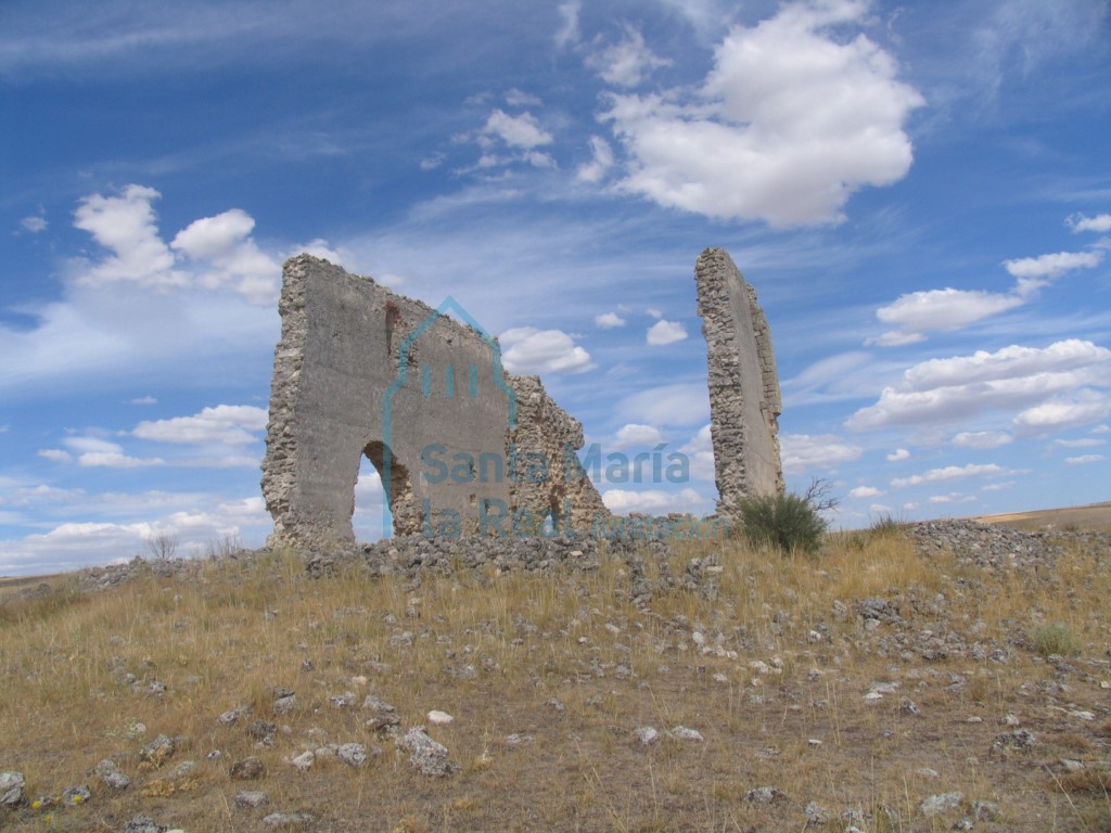 Vista de los restos de la ermita
