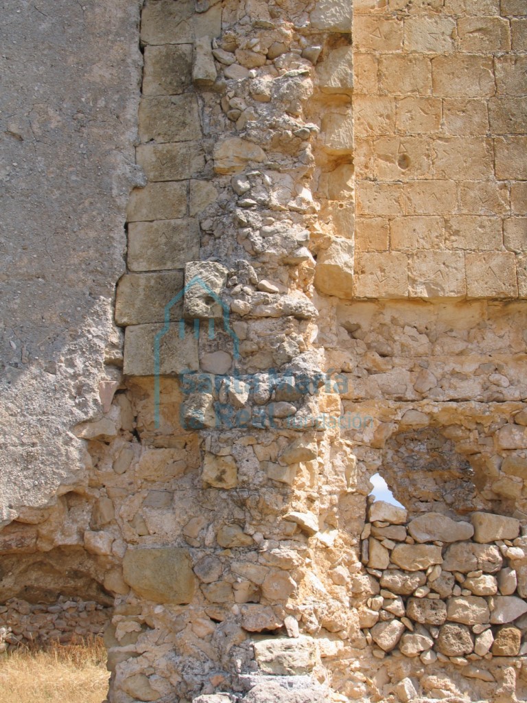 Detalle del muro de la ermita