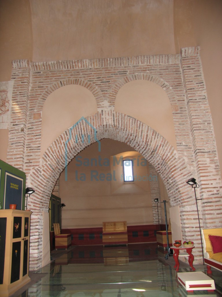 Arco de acceso a la capilla norte