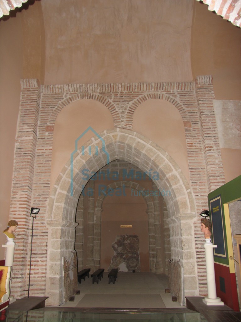 Arco de acceso a la capilla sur