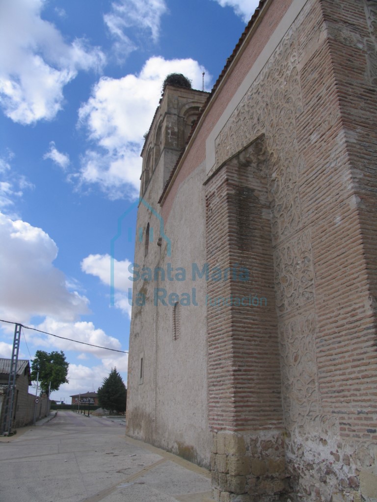Vista del exterior desde el este