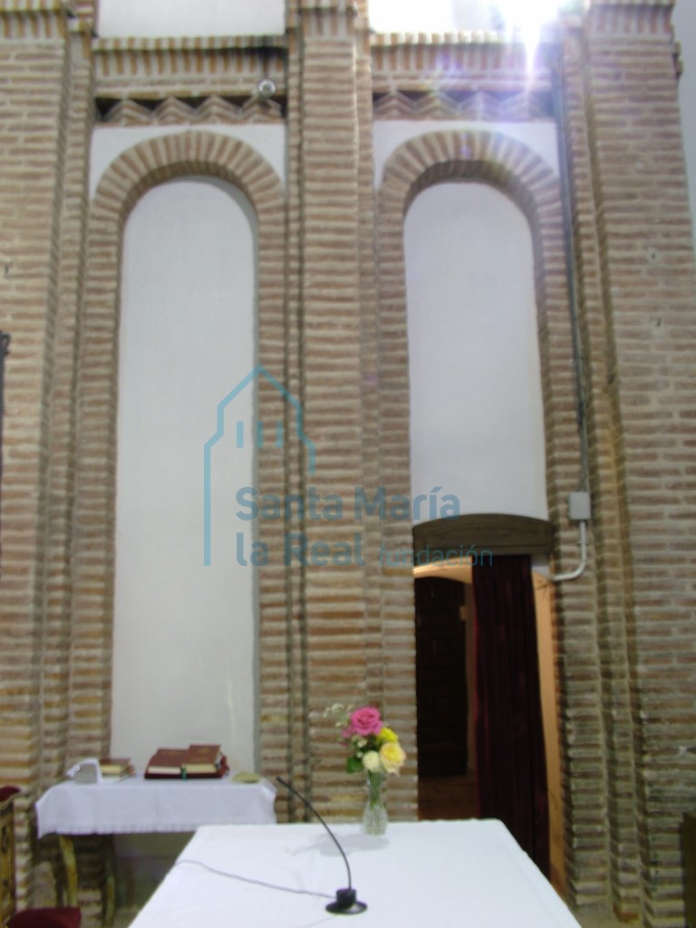 Detalle de los arcos del interior del ábside