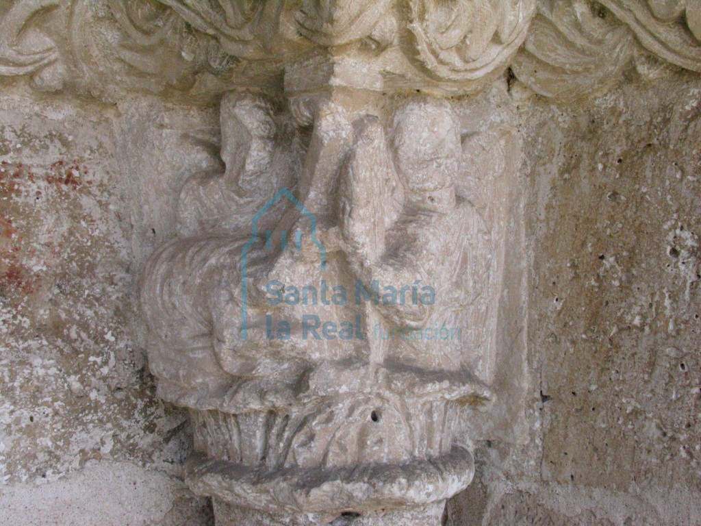 Capitel del lado oriental de la portada Capitel del lado oriental de la portada