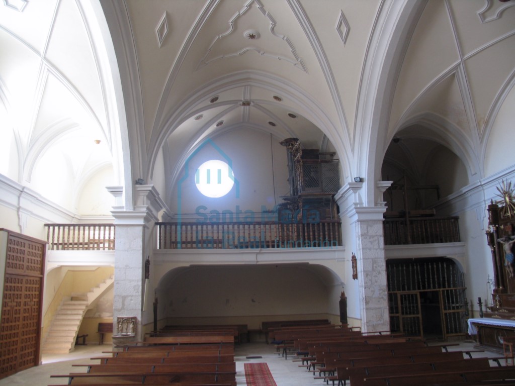 Interior de la nave, vista de los pies