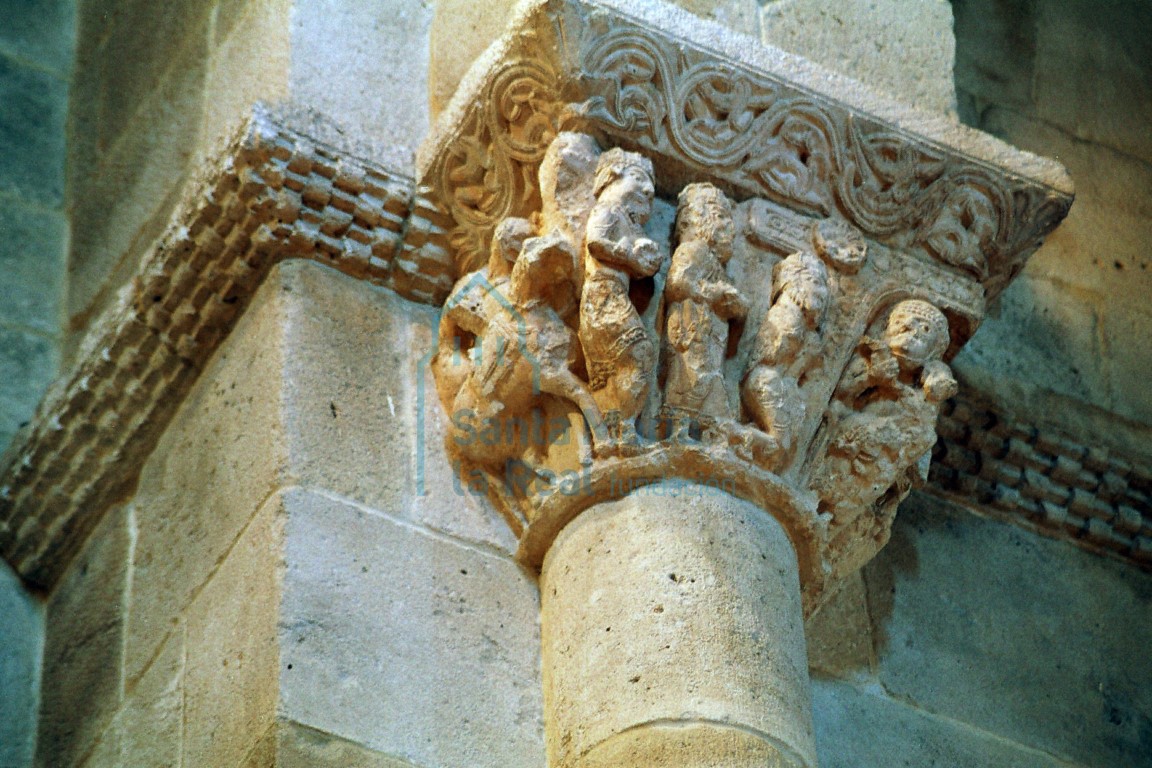 Capitel del arco triunfal