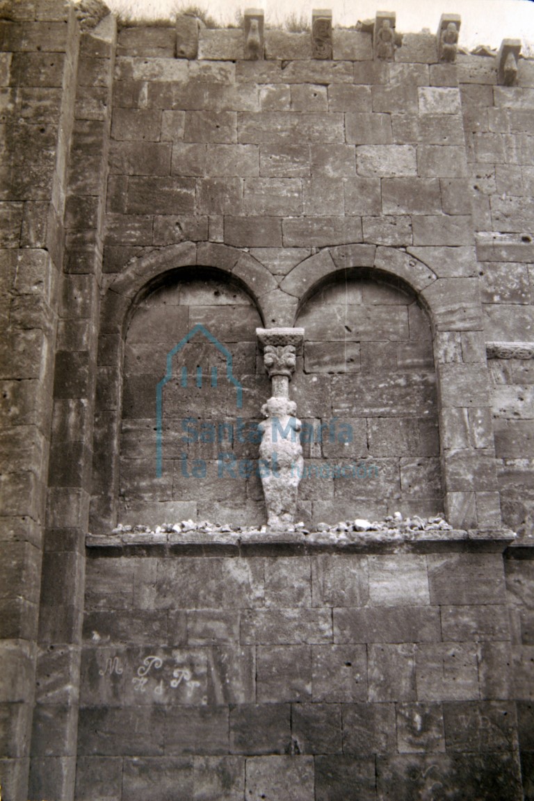 Muro sur del presbiterio