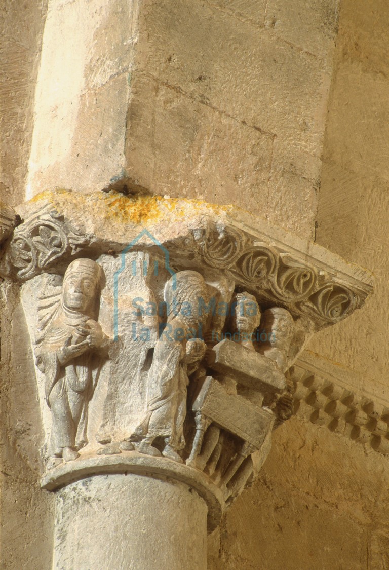 Capitel del arco triunfal. Marías ante el Sepulcro