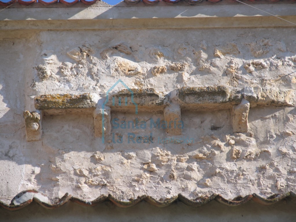 Canecillos del muro sur de la cabecera