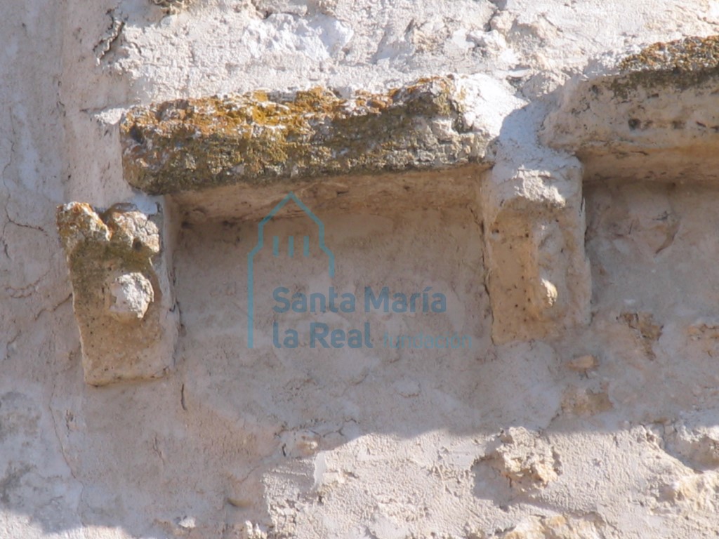 Canecillos del muro sur de la cabecera