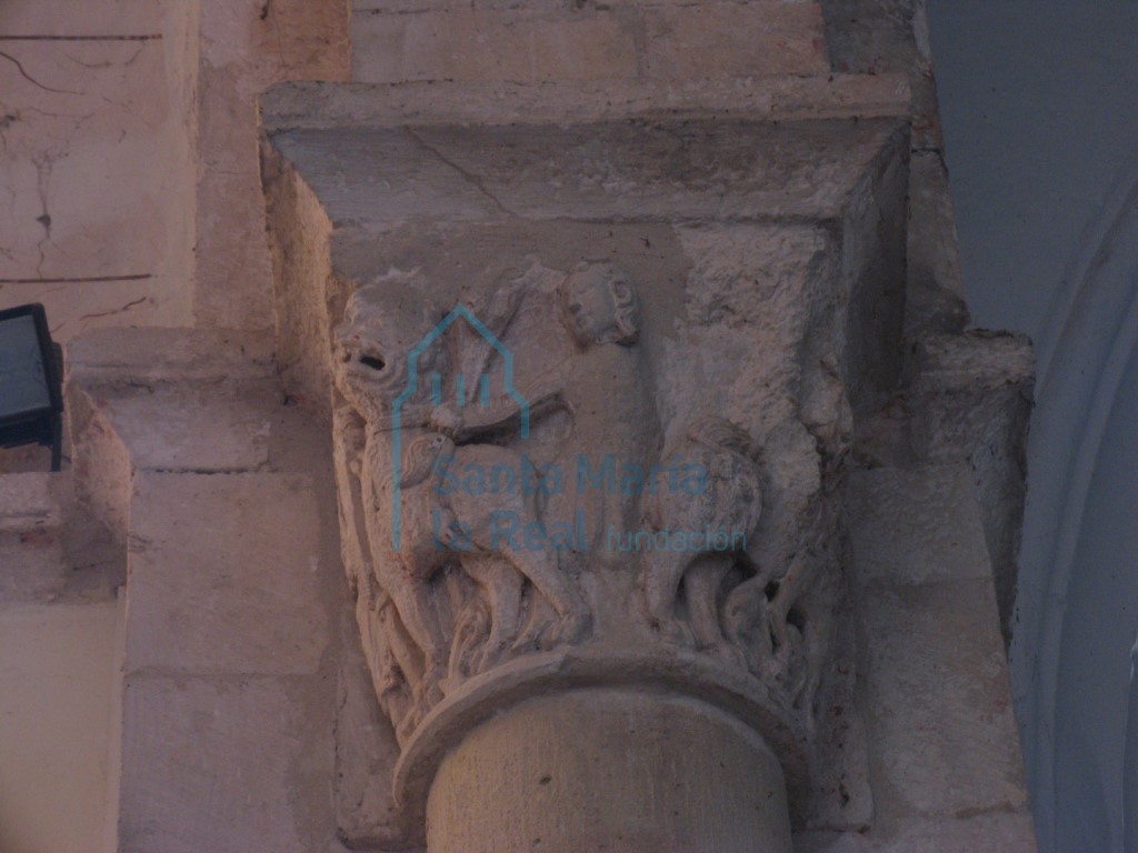 Capitel del arco triunfal