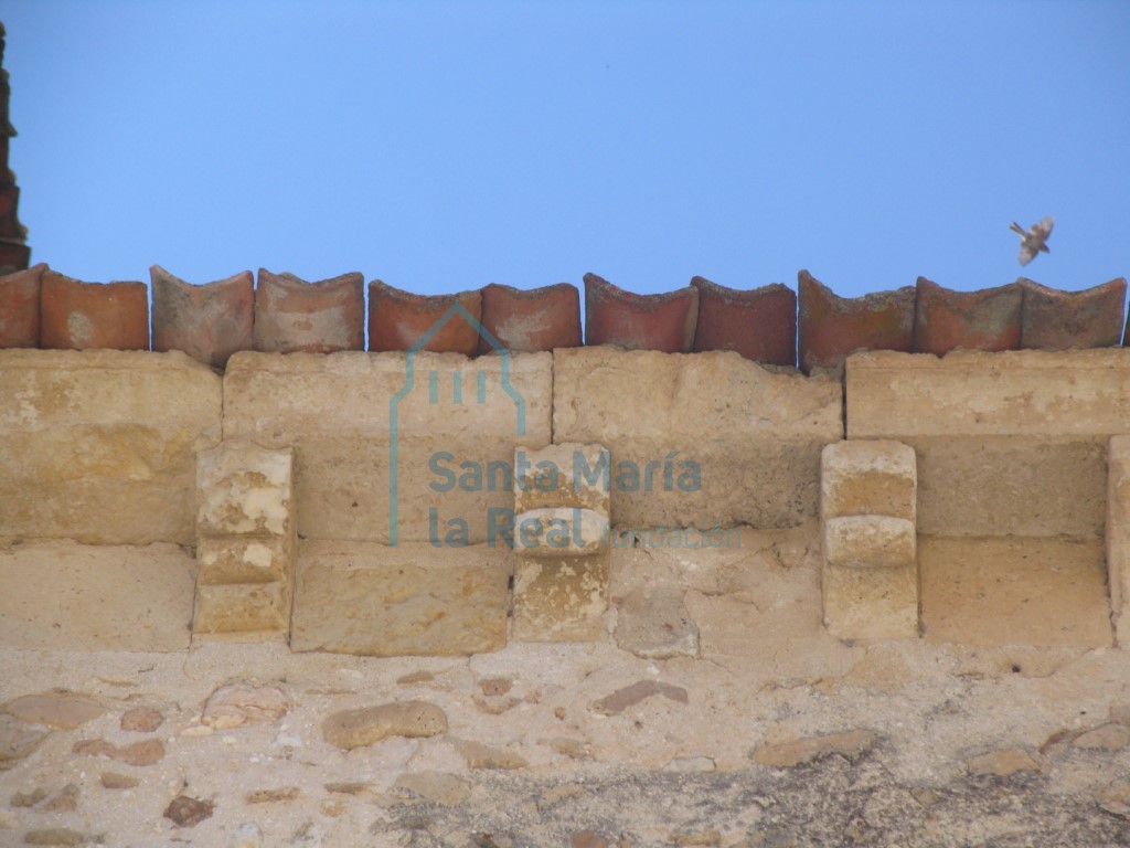 Canecillos del muro norte