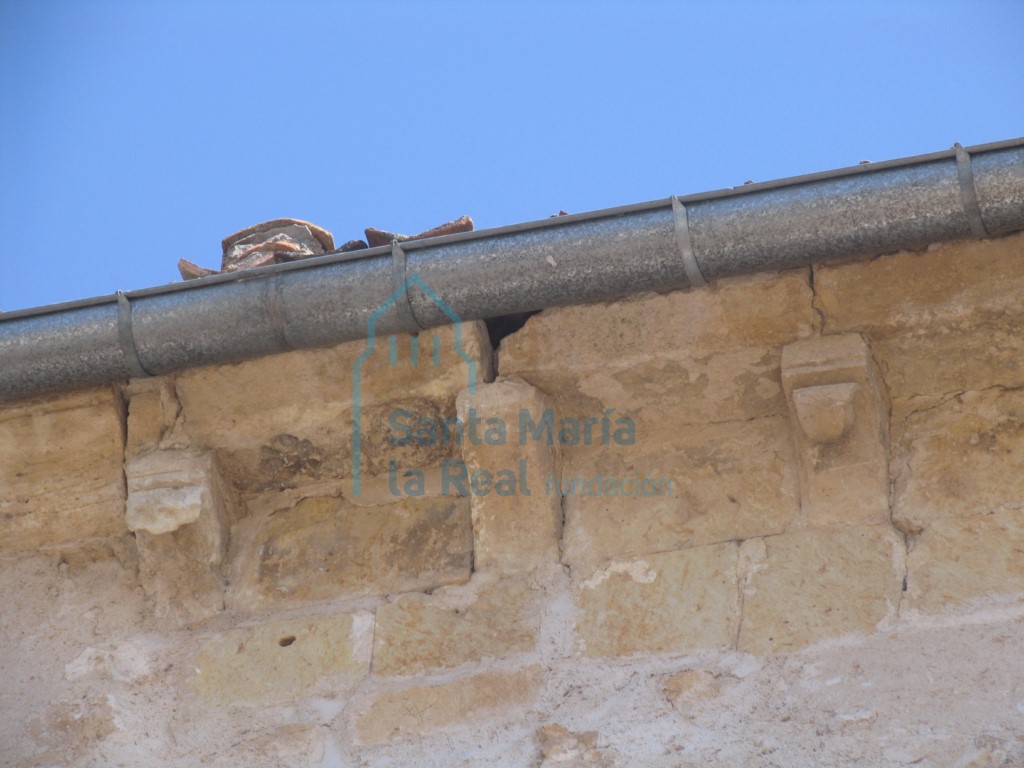 Canecillos del muro sur