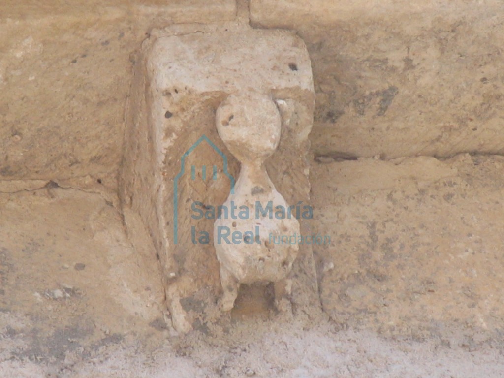 Canecillo del muro sur