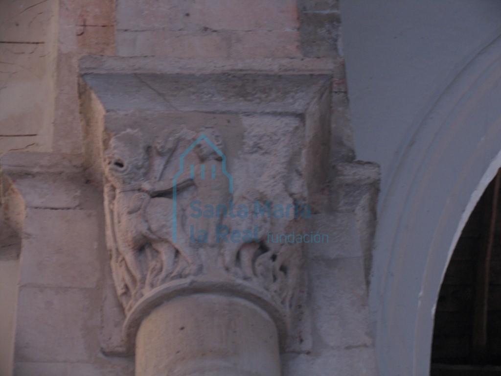 Capitel del arco triunfal