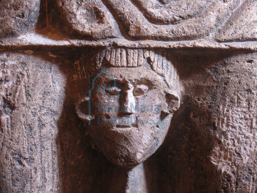 Detalle de la pila bautismal