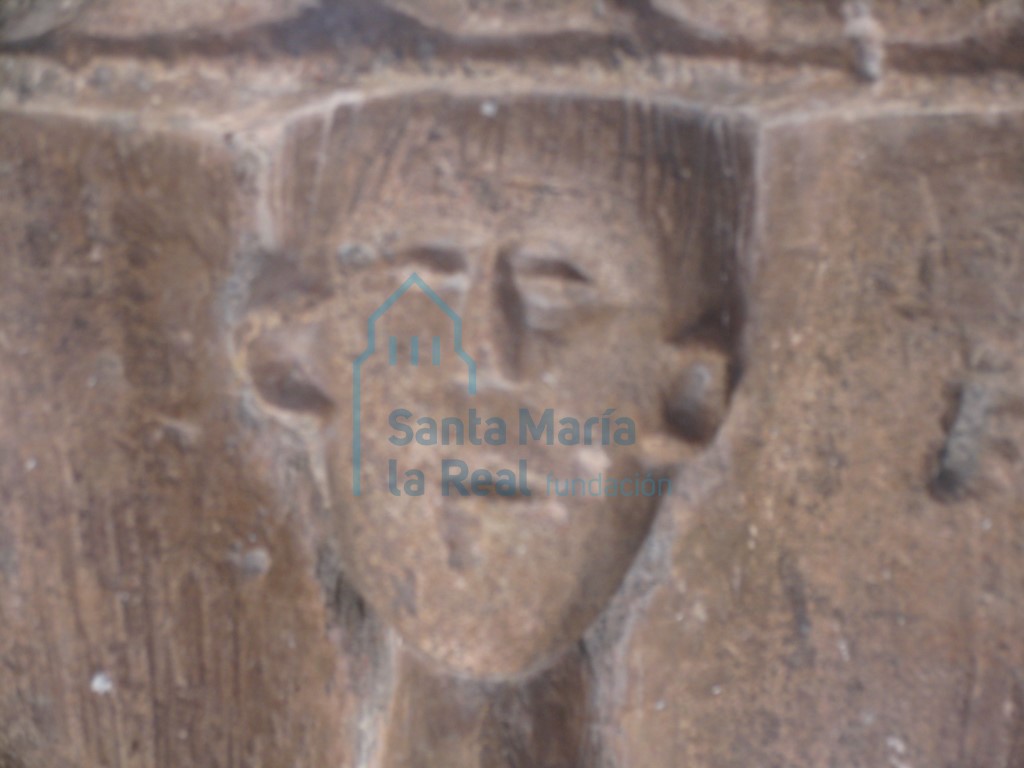 Detalle de la pila bautismal