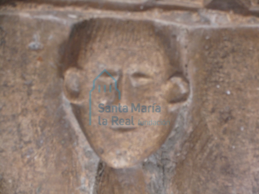 Detalle de la pila bautismal