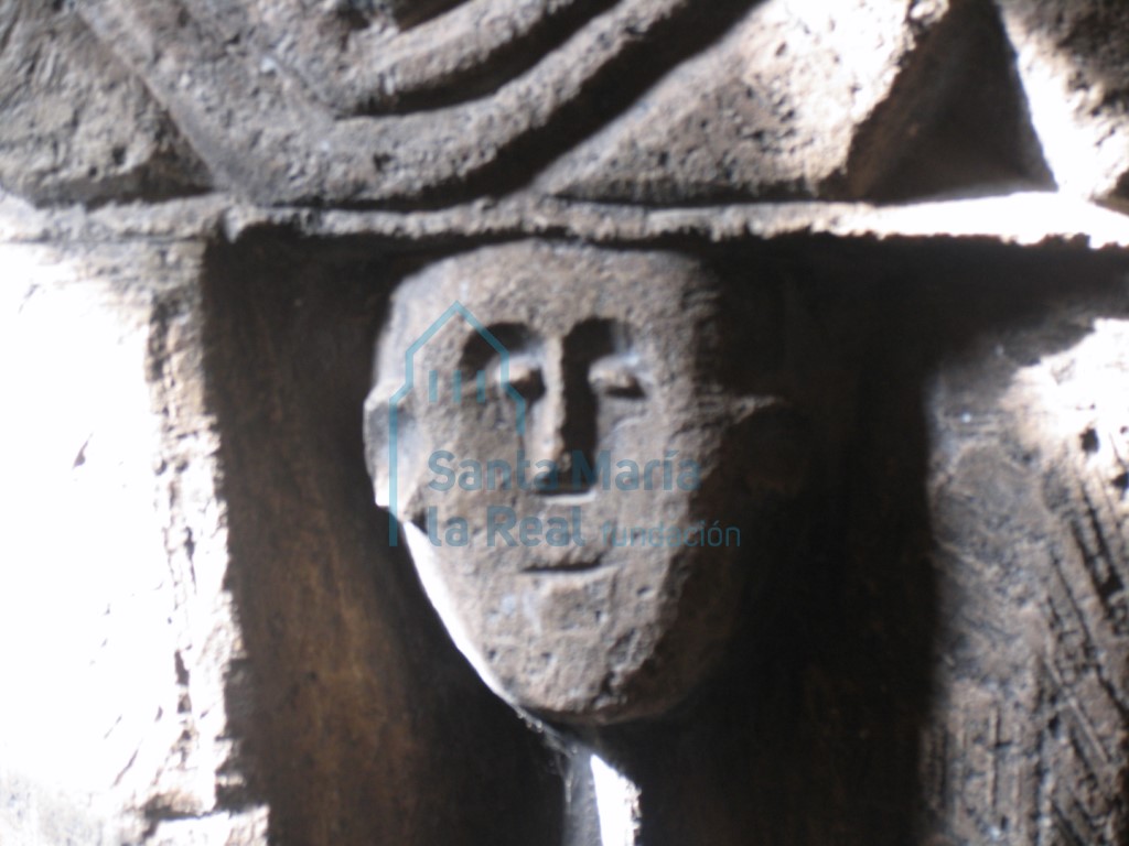 Detalle de la pila bautismal