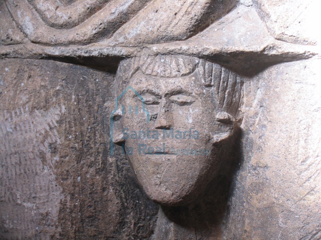 Detalle de la pila bautismal