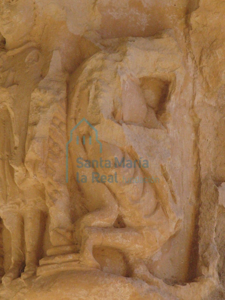 Detalle de un capitel del pórtico