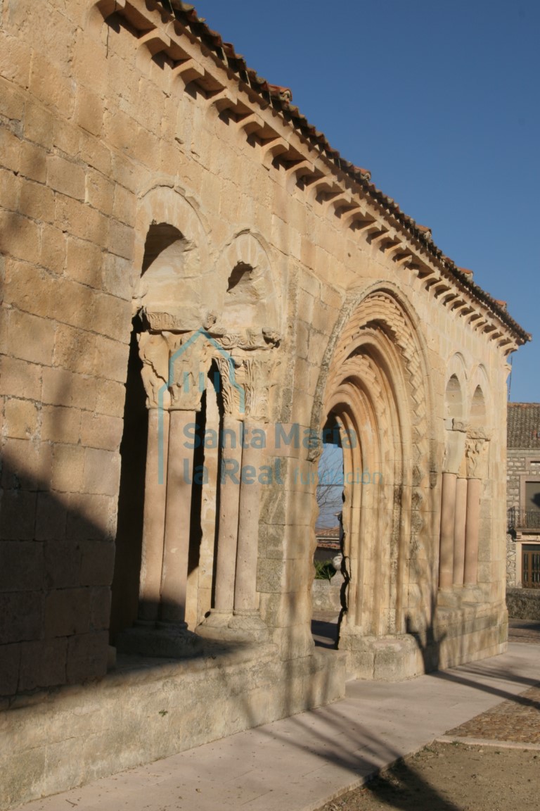 Pórtico. Lado meridional