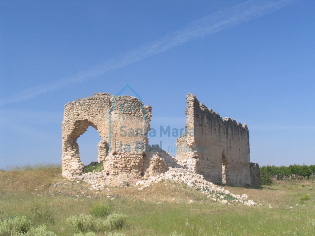 Cabecera y muro norte
