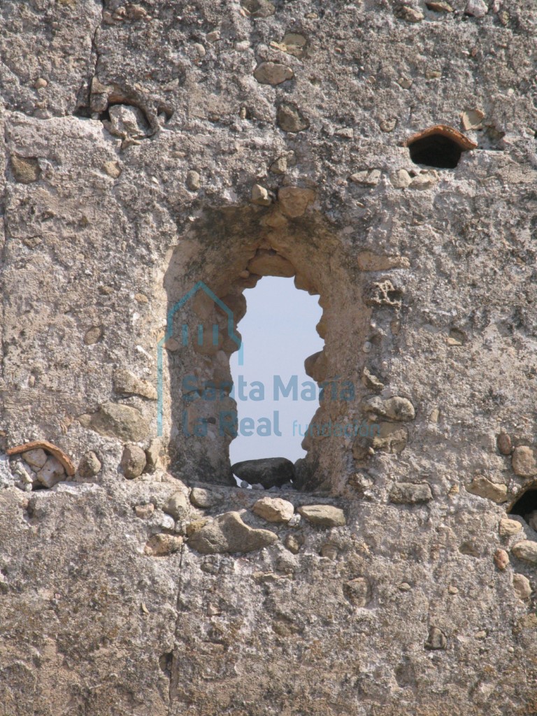 Ventana septentrional desde el interior de la ermita