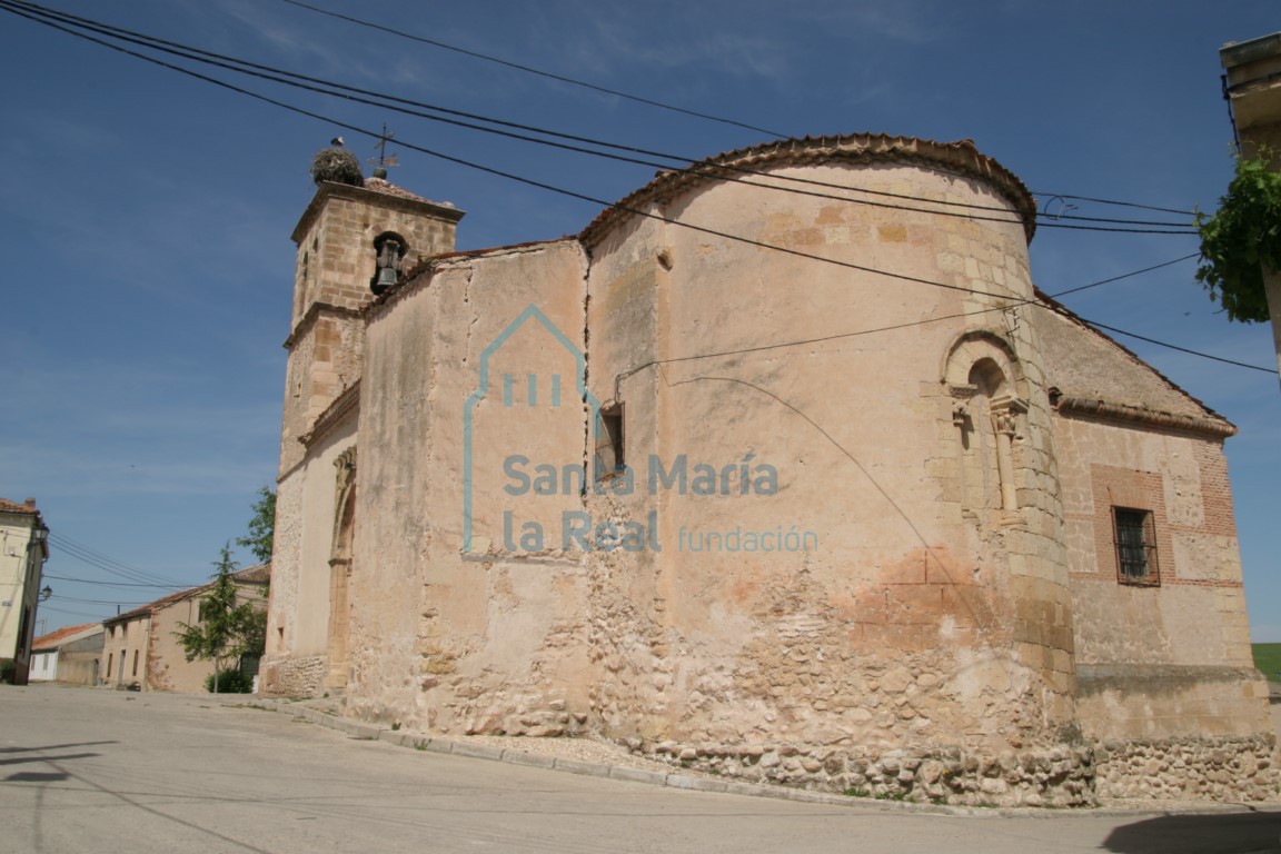 Vista de la iglesia desde el sureste