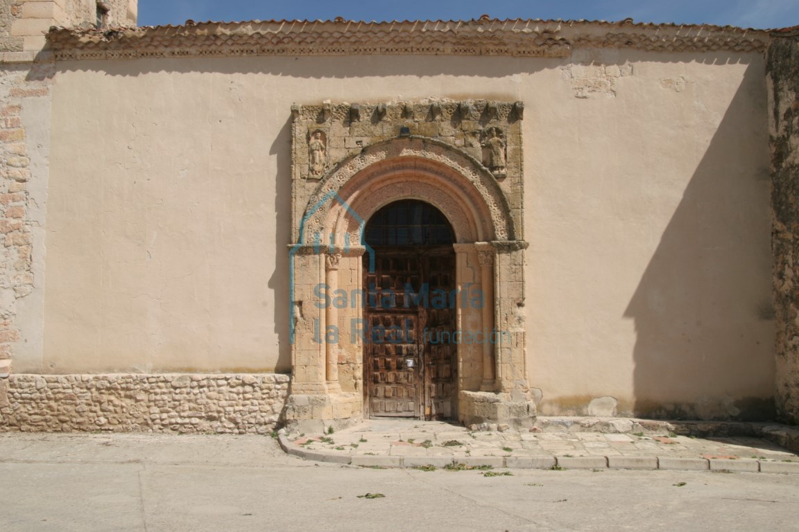 Vista de la portada meridional
