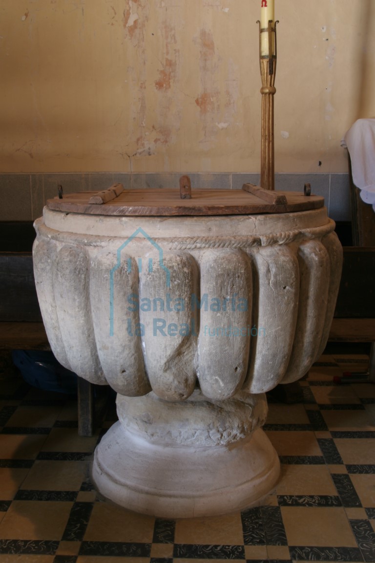 Pila bautismal gallonada