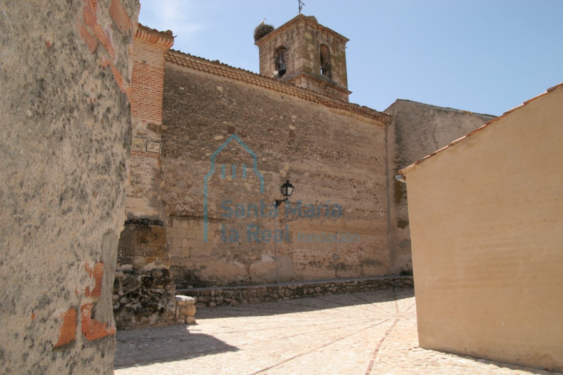 Vista de la iglesia desde el norte