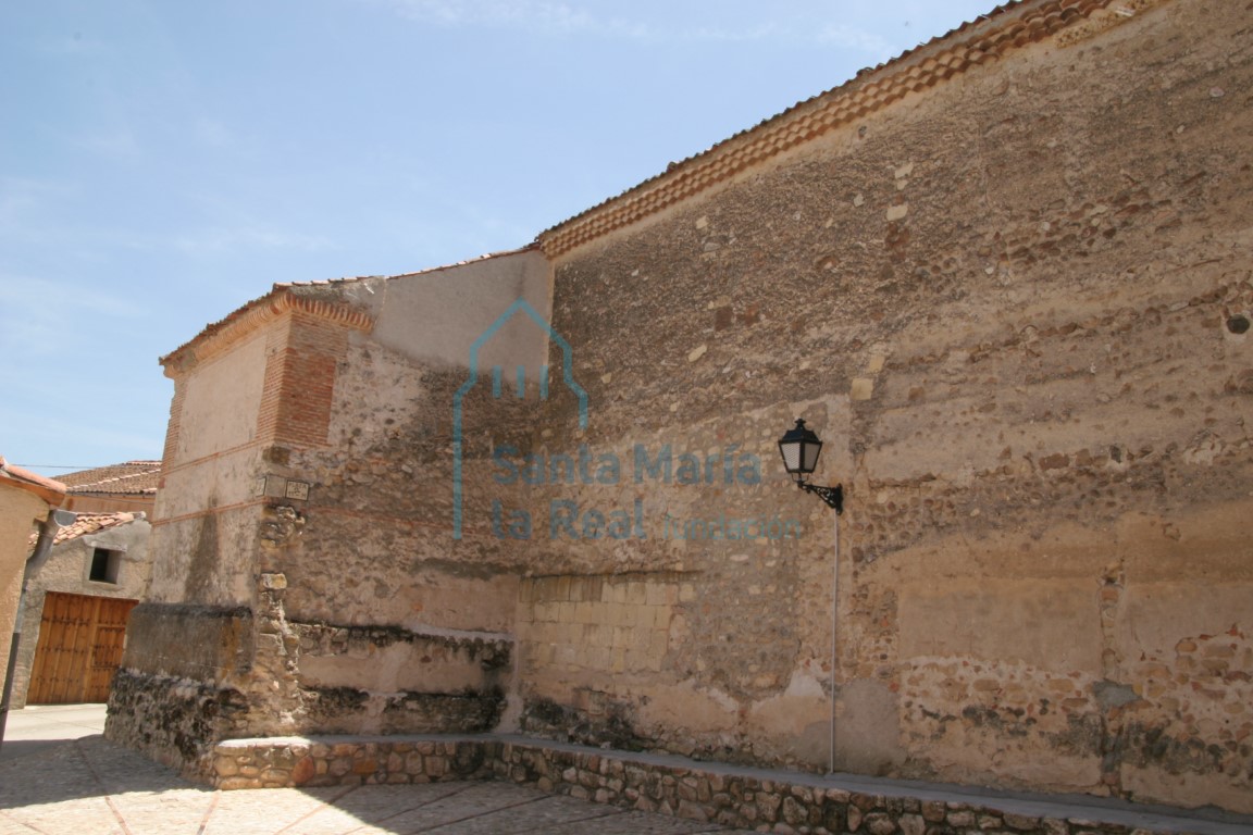 Vista de la fachada septentrional del la iglesia
