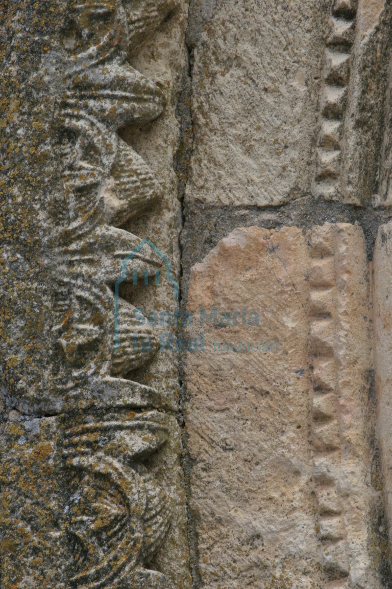 Detalle del arco de la portada