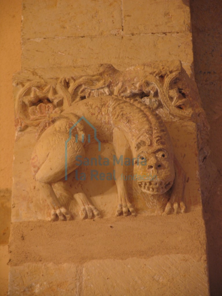 León en el arco triunfal